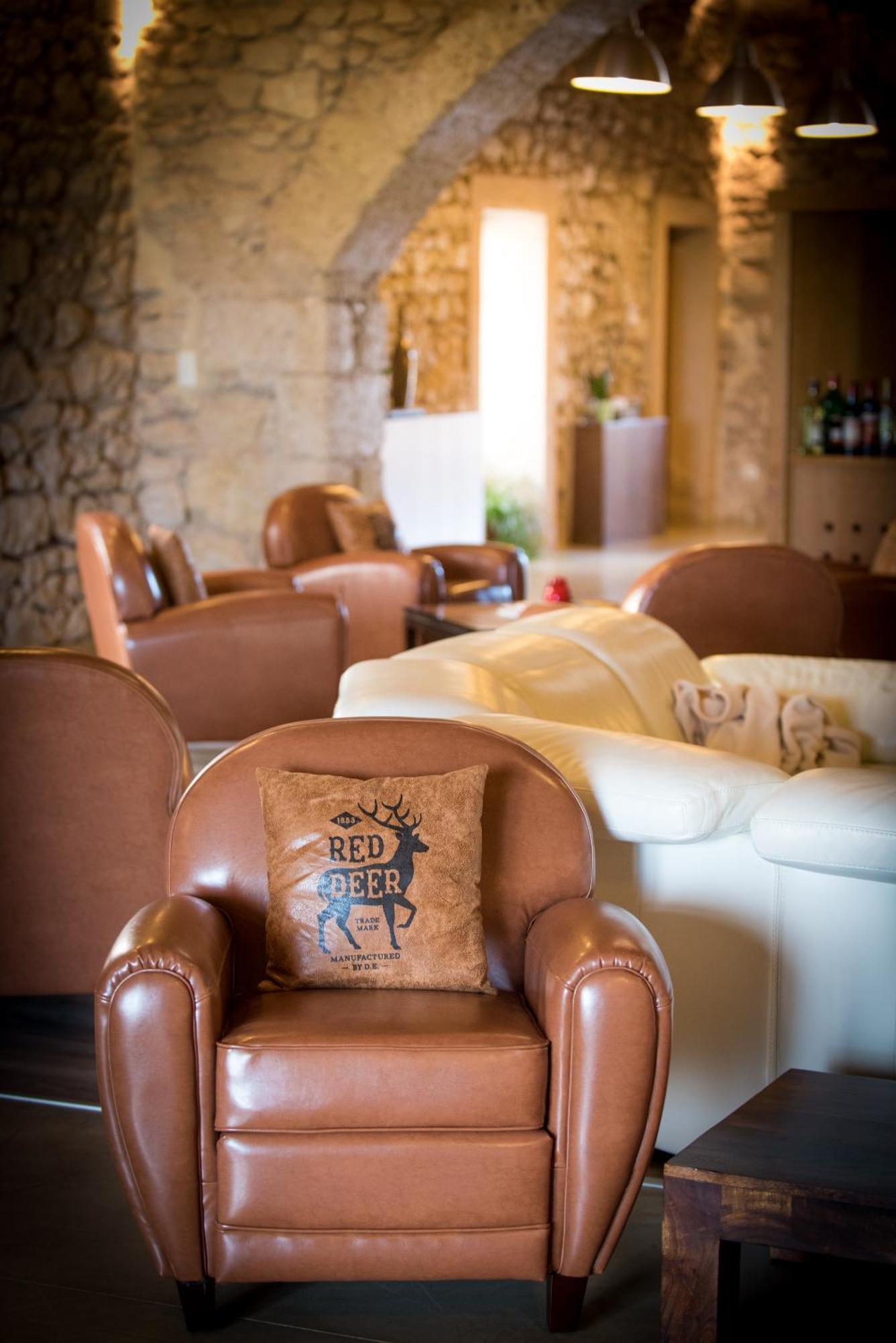 Le Relais De Pigasse Hotel Ouveillan Buitenkant foto